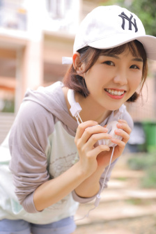 女厕厕露P撒尿八个少妇